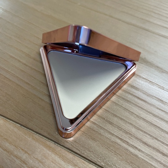 lys Triangular Rose Gold Compact new - Picture 3 of 3